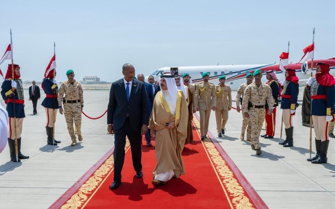 بينما البرهان يجوب العواصم — التمرد يأكل نفسه من الداخل